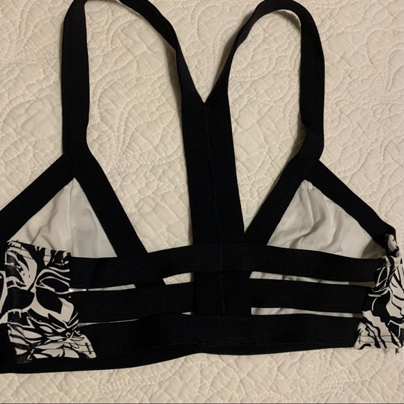 Piha bikini top XS black and white abstract. - Picture 2 of 5